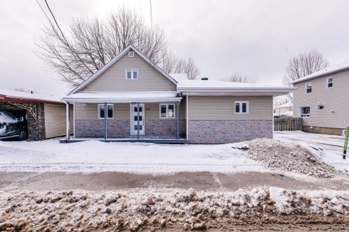 54 Ch. de Montréal E.  Gatineau (Masson-Angers), QC J8M 1E7