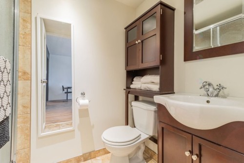 Bathroom - 108-3470 Rue Simpson, Montréal (Ville-Marie), QC - Indoor Photo Showing Bathroom