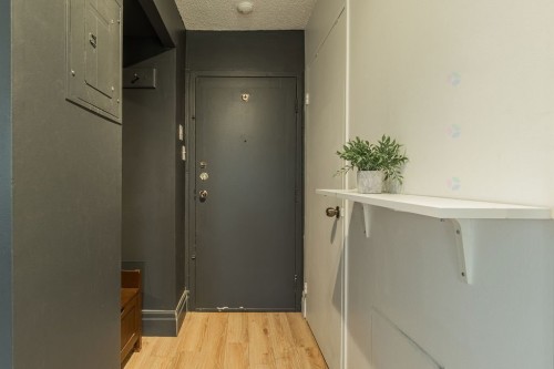 Mud Room - 108-3470 Rue Simpson, Montréal (Ville-Marie), QC - Indoor Photo Showing Other Room