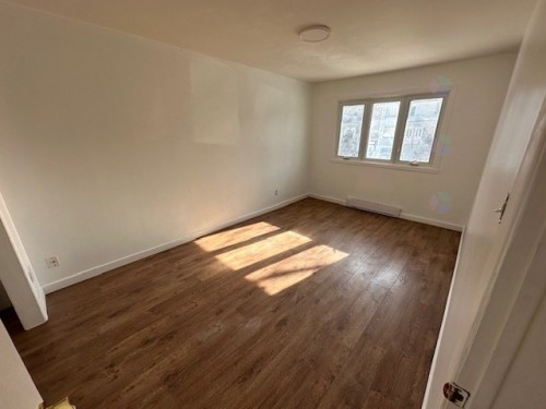 Bedroom - 830 Rue Radisson, Montréal (Lasalle), QC - Indoor Photo Showing Other Room