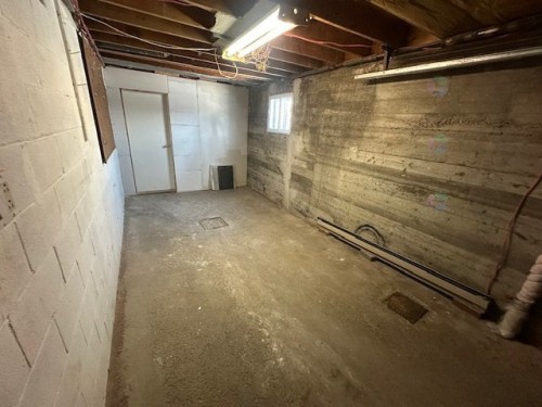 Garage - 830 Rue Radisson, Montréal (Lasalle), QC - Indoor Photo Showing Basement