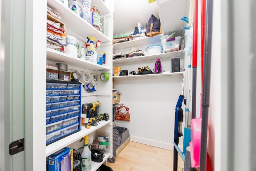 Penderie (Walk-in) - 101-4229 Rue Hochelaga, Montréal (Mercier/Hochelaga-Maisonneuve), QC - Indoor With Storage