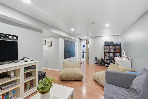 7 Conlin St, Winnipeg, MB 