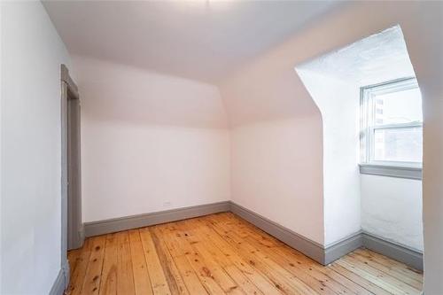 130 Fort St, Winnipeg, MB 
