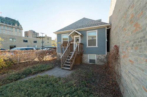 130 Fort St, Winnipeg, MB 