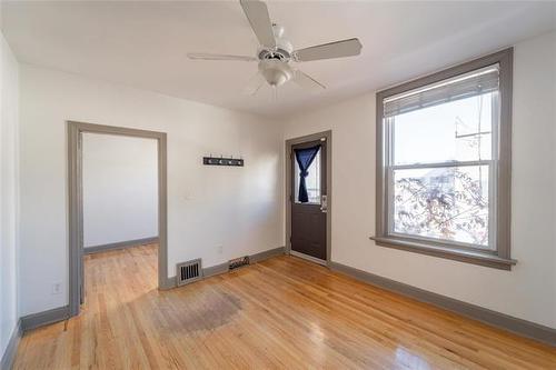 130 Fort St, Winnipeg, MB 