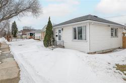 826 Atlantic AVE  Winnipeg, MB R2X 1L4