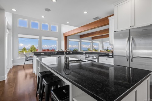 742 Nelson Rd, Campbell River, BC 