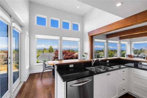 742 Nelson Rd, Campbell River, BC 