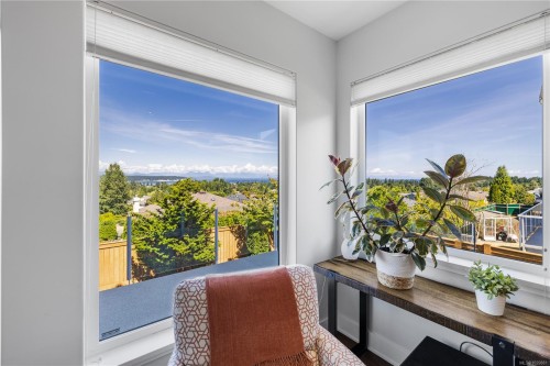 742 Nelson Rd, Campbell River, BC 