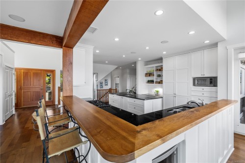 742 Nelson Rd, Campbell River, BC 