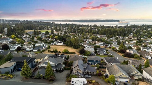742 Nelson Rd, Campbell River, BC 