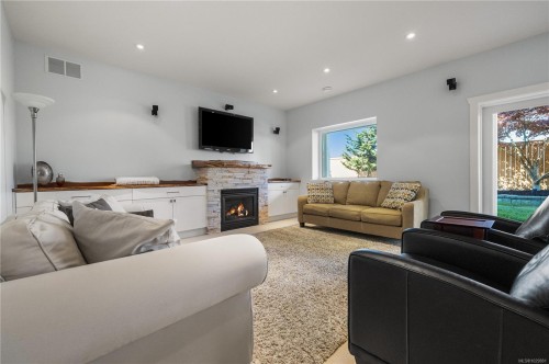 742 Nelson Rd, Campbell River, BC 