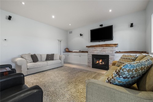 742 Nelson Rd, Campbell River, BC 