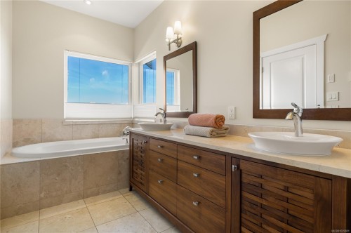 742 Nelson Rd, Campbell River, BC 