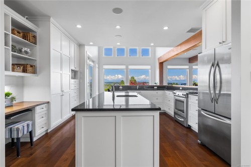 742 Nelson Rd, Campbell River, BC 