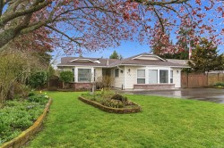 652 Ermineskin Ave Parksville, BC V9P 1G2