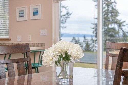 3043 Raymur Pl, Qualicum Beach, BC 