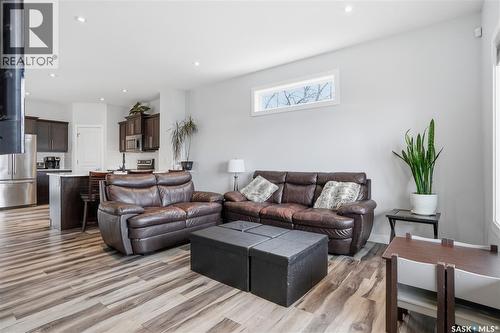806 Grove Avenue, Saskatchewan Beach, SK - Indoor Photo Showing Living Room