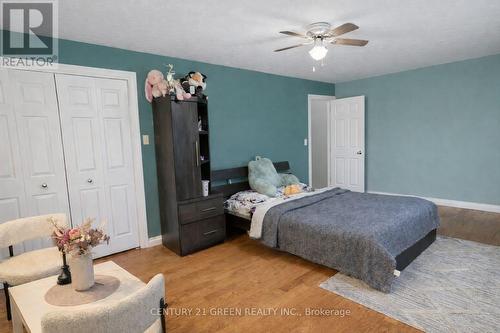 73 Owen Place, Hamilton, ON - Indoor Photo Showing Bedroom