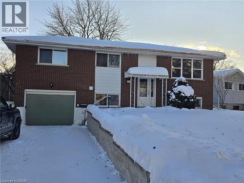 Bi-level home featuring an attached garage and brick siding - 593 Mount Anne Drive, Waterloo, ON - Outdoor