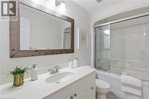 587 Timber Lane, Burlington, ON - Indoor Photo Showing Bathroom