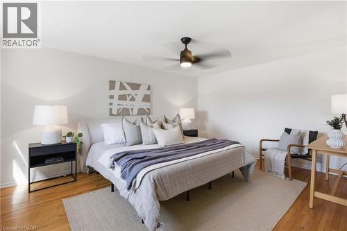 587 Timber Lane, Burlington, ON - Indoor Photo Showing Bedroom