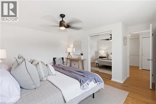 587 Timber Lane, Burlington, ON - Indoor Photo Showing Bedroom