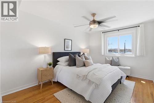 587 Timber Lane, Burlington, ON - Indoor Photo Showing Bedroom