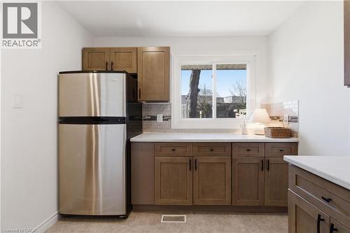 587 Timber Lane, Burlington, ON - Indoor Photo Showing Kitchen