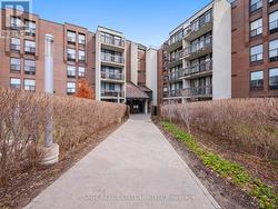 213E - 30 FASHION ROSEWAY Toronto, ON M2N 6B4