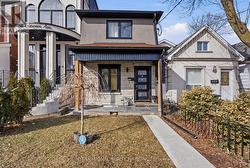 568 DELAWARE AVENUE N Toronto, ON M6H 2V2