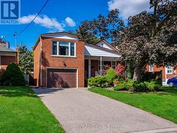 60 GREYLAWN CRESCENT Toronto, ON M1R 2V6