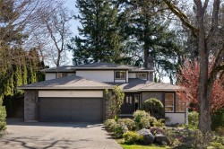 1045 Valewood Trail  Saanich, BC V8X 5G7