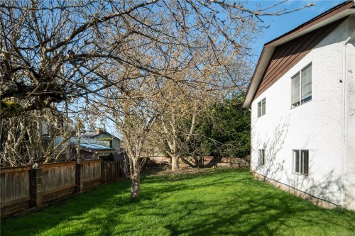 1619 Longacre Dr, Saanich, BC 