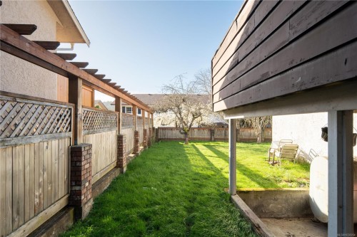 1619 Longacre Dr, Saanich, BC 