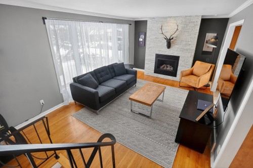 Mezzanine - 91 Rue Philippe, Châteauguay, QC - Indoor Photo Showing Living Room With Fireplace