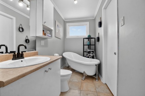 Salle de bains - 91 Rue Philippe, Châteauguay, QC - Indoor Photo Showing Bathroom