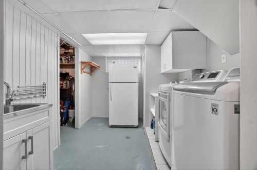 Salle de lavage - 91 Rue Philippe, Châteauguay, QC - Indoor Photo Showing Laundry Room