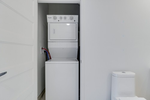 Salle de lavage - 303-3400 Boul. René-Laennec, Laval (Vimont), QC - Indoor Photo Showing Laundry Room