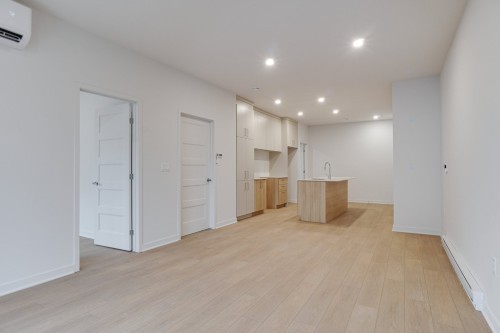 Intérieur - 303-3400 Boul. René-Laennec, Laval (Vimont), QC - Indoor