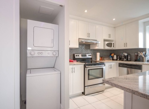 Salle de lavage - 84-3510 Rue De La Montagne, Montréal (Ville-Marie), QC - Indoor Photo Showing Kitchen