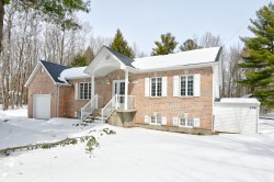 398  - 400 Rue Évelyne  Lavaltrie, QC J5T 3V6