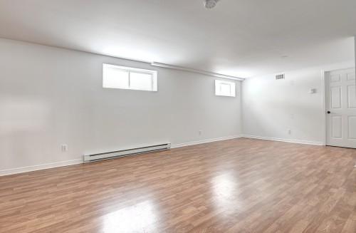 Sous-sol - 398  - 400 Rue Évelyne, Lavaltrie, QC - Indoor Photo Showing Other Room