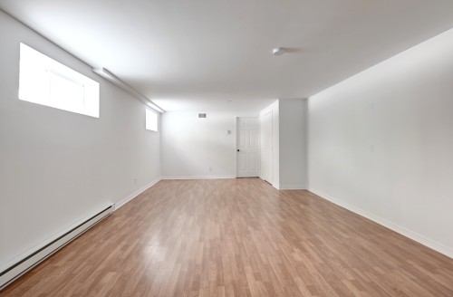 Sous-sol - 398  - 400 Rue Évelyne, Lavaltrie, QC - Indoor Photo Showing Other Room