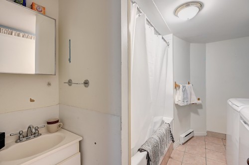 Logement - 398  - 400 Rue Évelyne, Lavaltrie, QC - Indoor Photo Showing Other Room