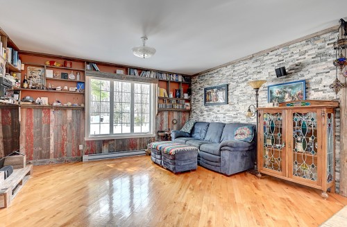 Salon - 398  - 400 Rue Évelyne, Lavaltrie, QC - Indoor