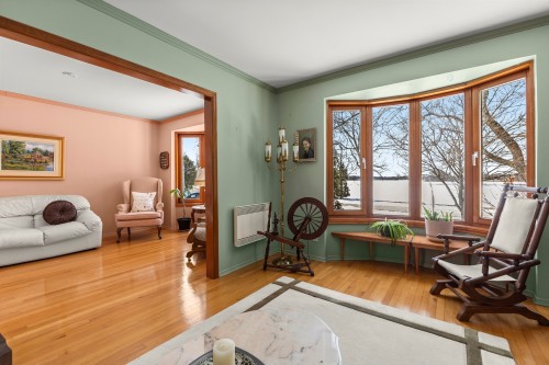 Salon - 179 Ch. Duhamel, Pincourt, QC - Indoor