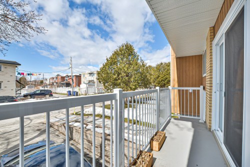 Balcon - 44 Rue De Bayeux, Laval (Laval-Des-Rapides), QC - Outdoor With Exterior