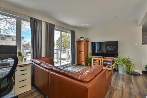 Salon - 44 Rue De Bayeux, Laval (Laval-Des-Rapides), QC - Indoor Photo Showing Living Room